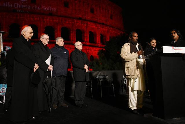 Kolezyum zul&uuml;m g&ouml;ren Hristiyanlar i&ccedil;in kırmızıya d&ouml;nd&uuml; 2