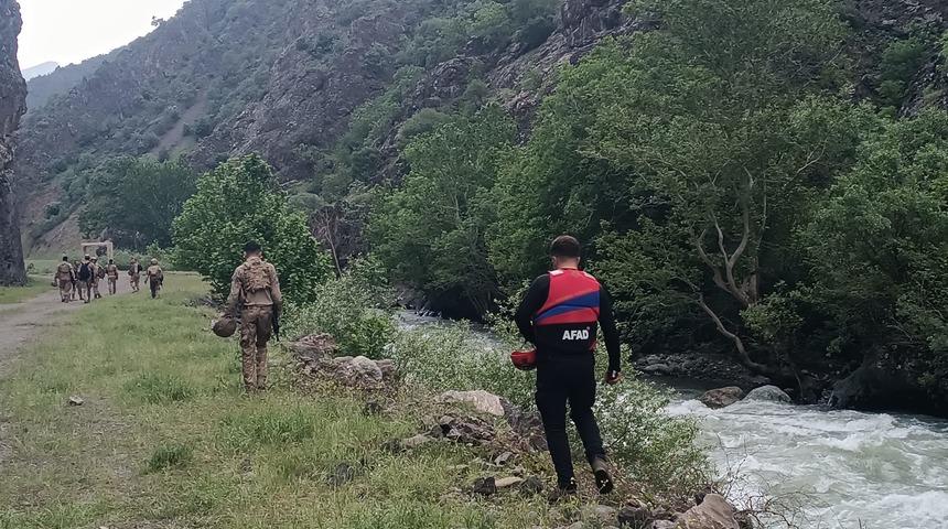 Hakkari'de derede kaybolan gencin bulunması için çalışma başlatıldı