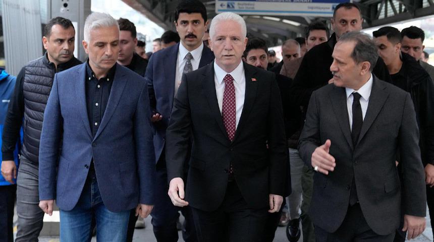 İstanbul Valisi Gül, metrobüs kazasında yaralanan vatandaşları ziyaret etti