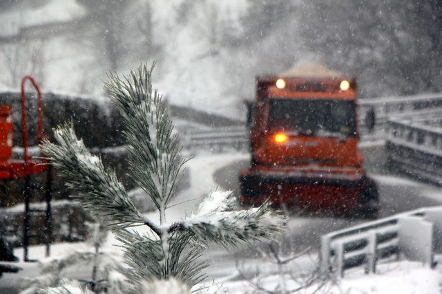 Bolu Dağı'nda kar yağışı ulaşımı yavaşlattı