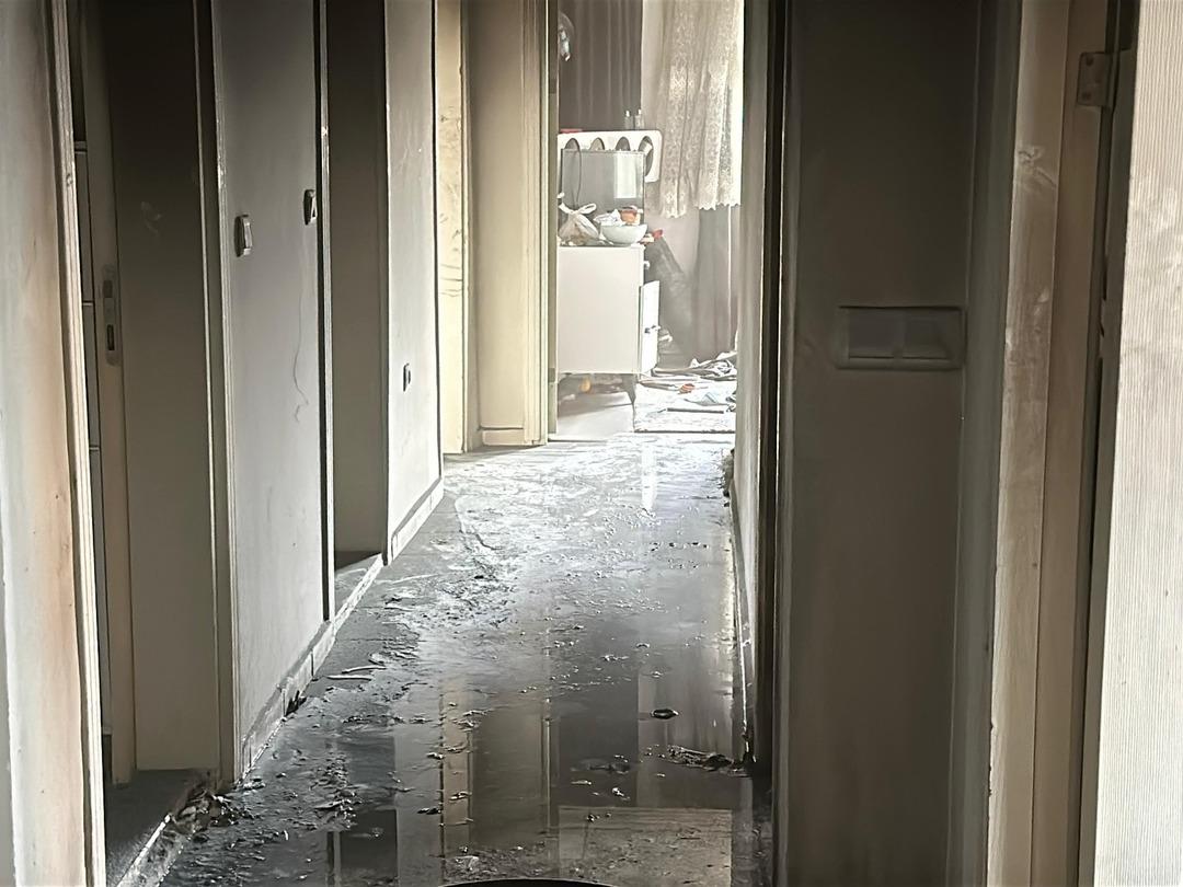 Eşiyle kavga edip mahalleyi yakıyordu! Önce evlerini ardandan araçlarını cayır cayır yaktı 3