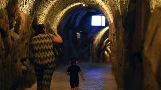 Yer: Antalya! İkiside beş yıldızlı... Skandalları ortaya çıktı: Falezleri plaja ulaşım için kullanıyorlarmış