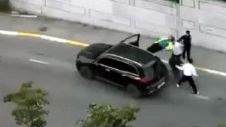 İsanbul'da yolun ortasında tekmeli yumruklu trafik kavgası