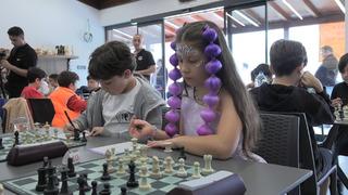 Bolu'da çocuklardan doğa tatilinde satranç mücadelesi