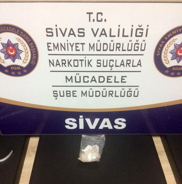 Sivas'ta uyuşturucu operasyonlarında 3 gözaltı