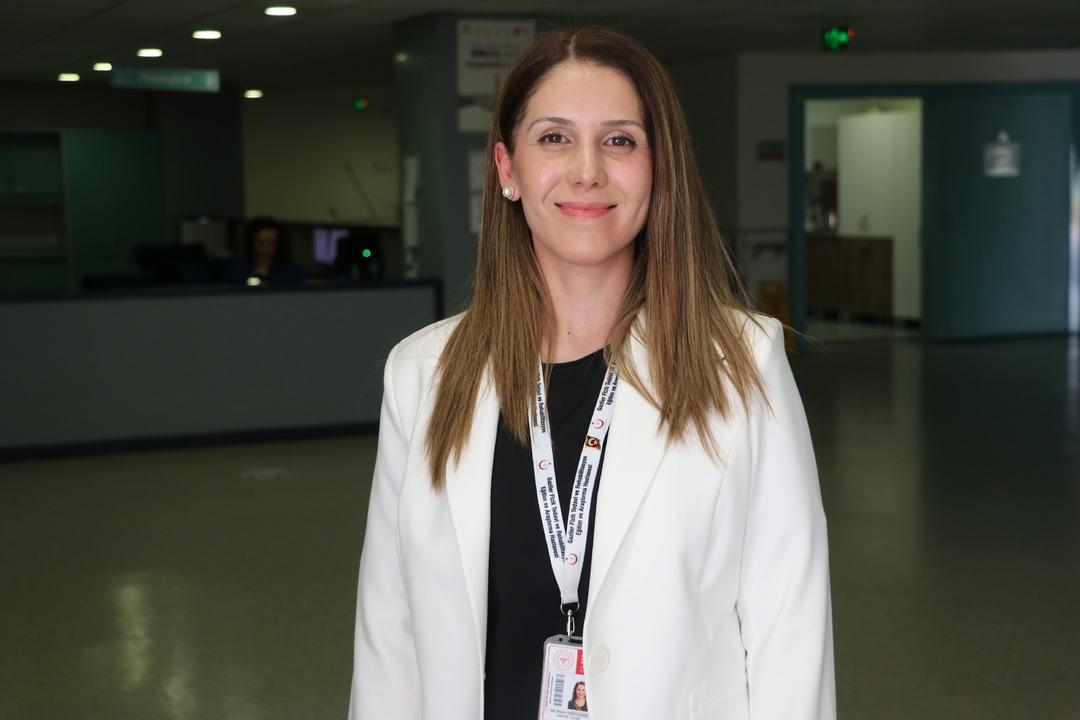 SIBEL-HEMSIRE-HASTALARA-SESIYLE-DEVA-OL_706152_208984