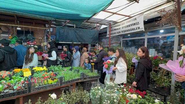 Akın ettiler, yoğunluk oluştu! Esnafın yoğun mesaisi... En çok onlar tercih edildi