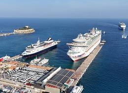 Kuşadası'na 4 kruvaziyerle 7 bin 427 turist geldi