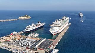 Kuşadası'na 4 kruvaziyerle 7 bin 427 turist geldi