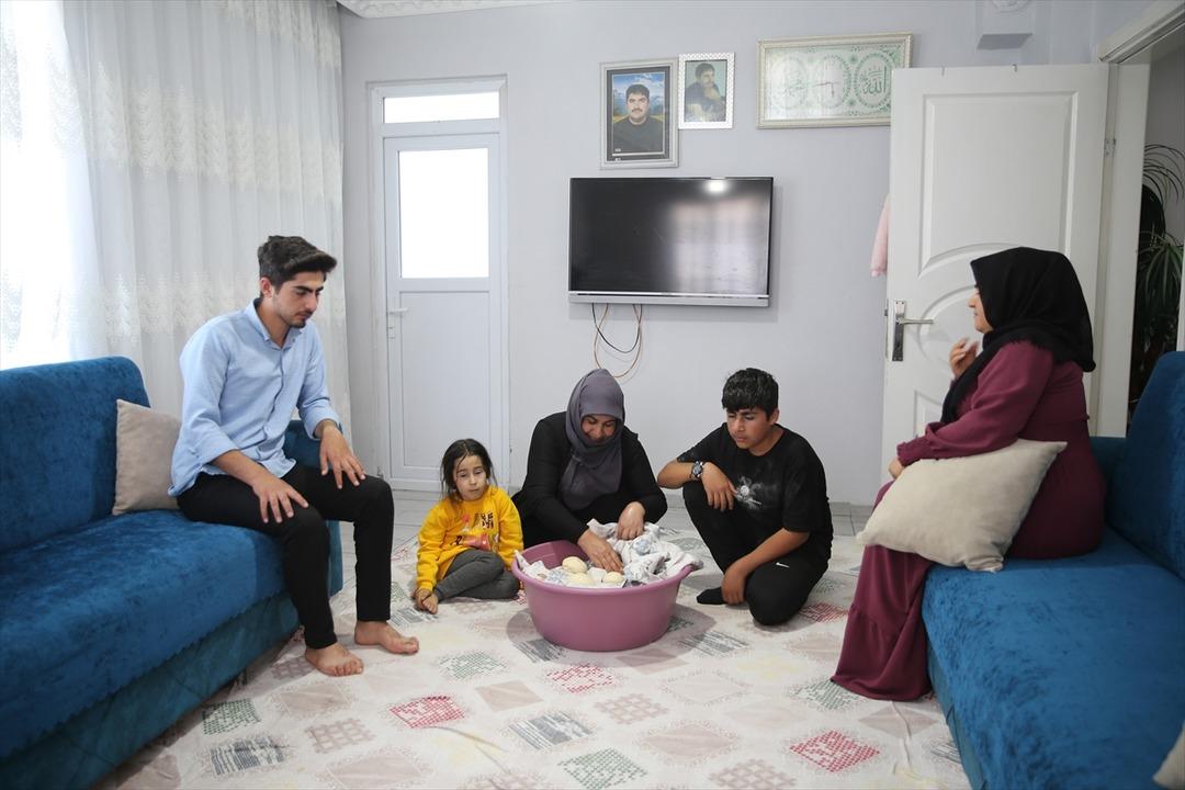 AA-20250511-37914455-37914448-SIIRTLI_KADIN_8_COCUGUNA_11_YILDIR_HEM_ANNE_HEM_BABA_OLDU