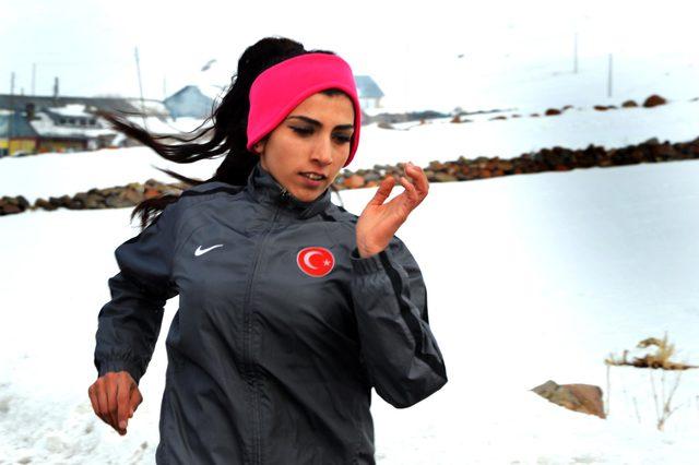 Hikayesi ile şaşırtan milli atlet Gülcan'a ilgi ve destek büyük