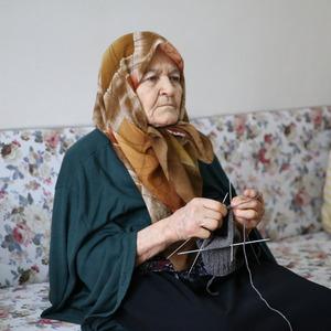 110 yaşındaki Hayriye nineye Anneler Günü hediyesi