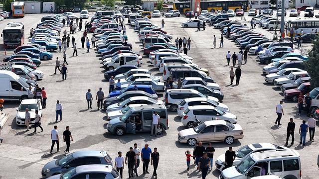 '500 bin TL'ye indirdim' Oto pazarında ilginç hareketlilik 'Fiyatlar düştü diyorlar ama...'