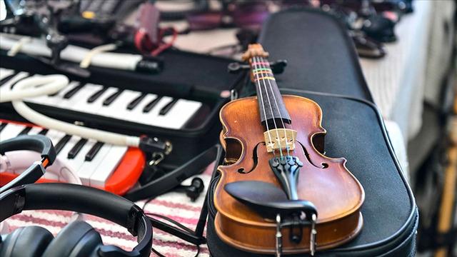 Başkentte toplu taşıma araçlarında unutulan eşyalar açık arttırmayla satıldı