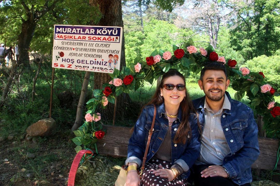 Çanakkale de ilginç gelenek: Kısmetlerini aramak için 1,5 kilometre yürüdüler! 3