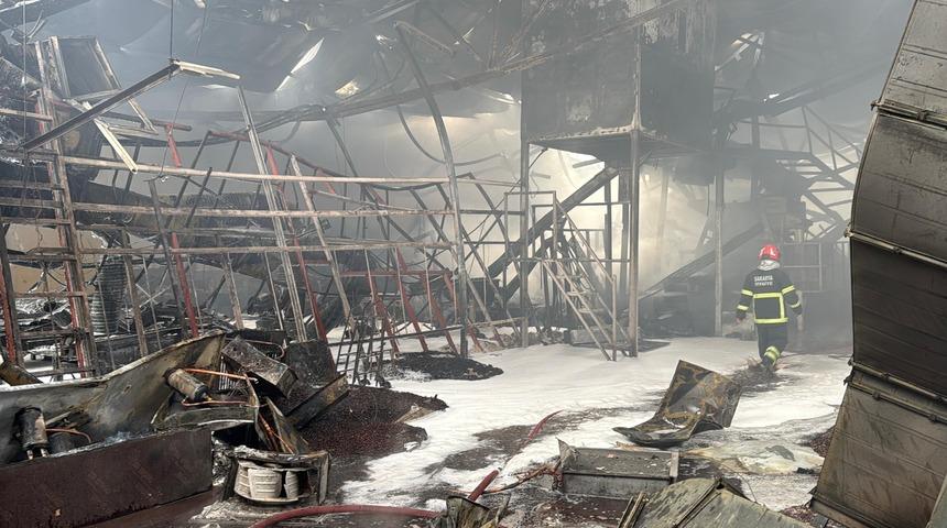 Sakarya'da fındık kırım fabrikasında &ccedil;ıkan yangın kontrol altına alındı