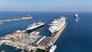 Kuşadası'na 4 kruvaziyerle 7 bin 427 turist geldi