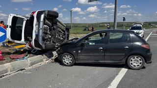 Edirne'de çarpışan iki otomobildeki 5 kişi yaralandı