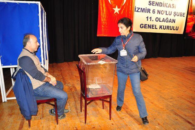 İzmir'deki Belediye İş Sendikası genel kurulu gergin başladı