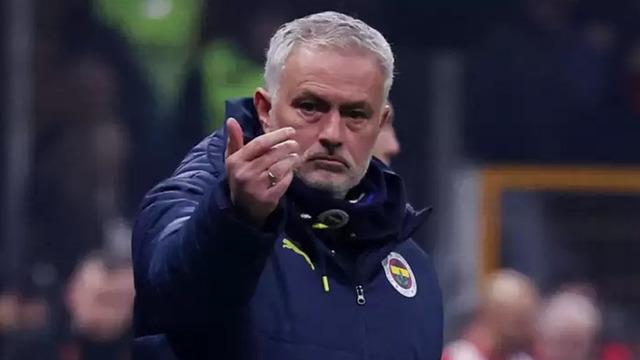 Jose Mourinho, eski öğrencisini Fenerbahçe'ye getiriyor! İtalyan basını golcü oyuncuyu resmen duyurdu