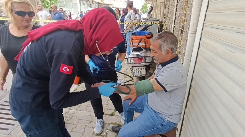 Antalya'da 4 katlı binada yangın paniği: Mahsur kalan aileleri itfaiye kurtardı