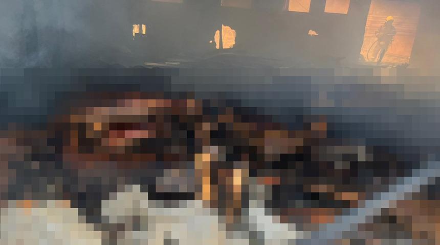 Balıkesir'de ağıl yangını! Elektrik tesisatından alevler yükselince 42 küçükbaş telef oldu