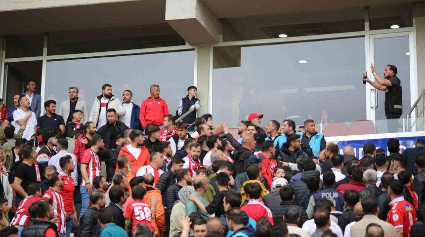 Sivasspor kendini ateşe attı! Tribünde 'İstifa' sesleri yükseldi