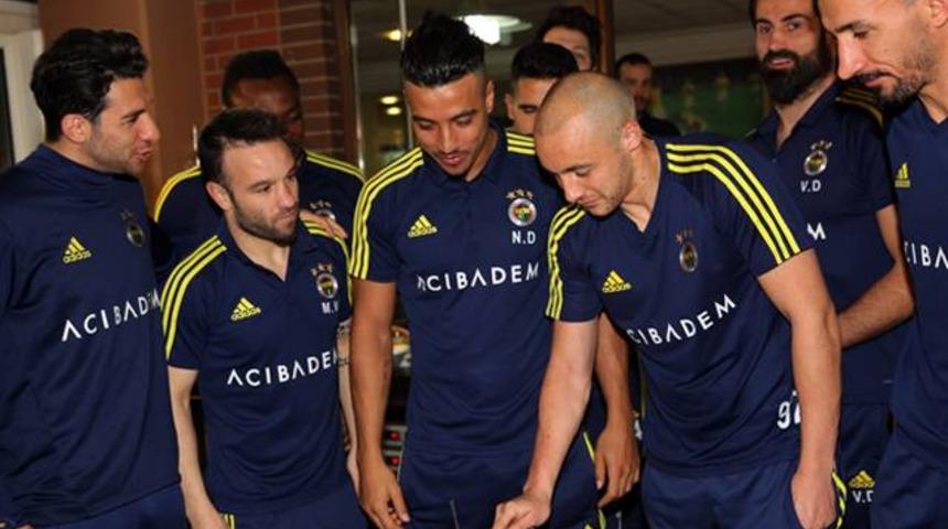 Fenerbahçe'de Dirar'a doğum günü sürprizi