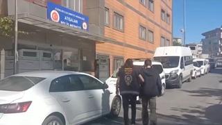 Elinde satırla sokak sokak geziyordu! Görüntüleri sosyal medyaya yansıyınca yakalandı