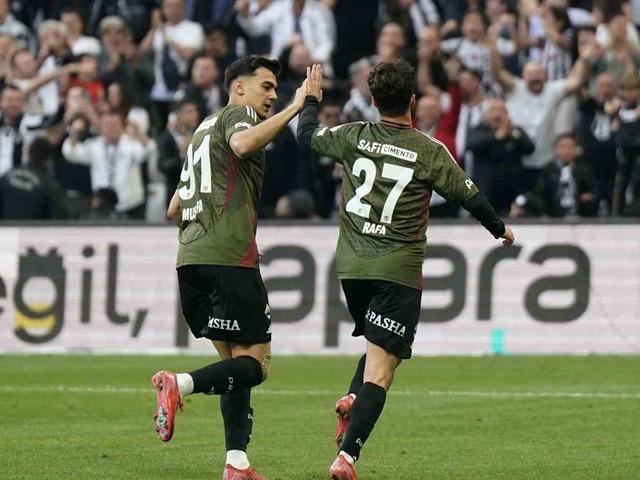 Beşiktaş, Adana Demirspor karşısında hata yapmadı ve ligde üçüncülük koltuğuna oturdu!