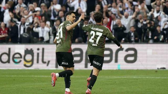 Beşiktaş, Adana Demirspor karşısında hata yapmadı ve ligde üçüncülük koltuğuna oturdu!