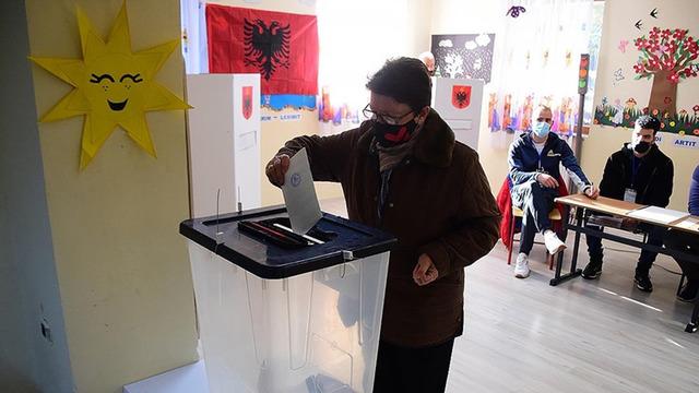 Arnavutluk'ta genel seçimde oy kullanma işlemi sona erdi