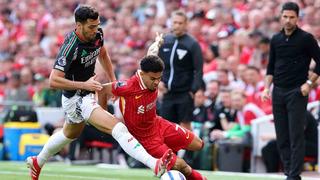 Şampiyon Liverpool, Premier Lig'de Arsenal yenişemedi