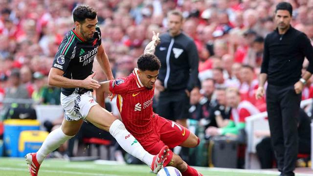 Şampiyon Liverpool, Premier Lig'de Arsenal yenişemedi