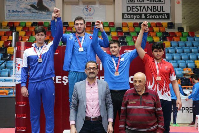 Konya'da Yıldızlar Grekoromen Güreş Şampiyonası yapıldı