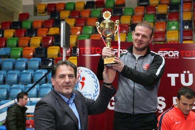 Konya'da Yıldızlar Grekoromen Güreş Şampiyonası yapıldı