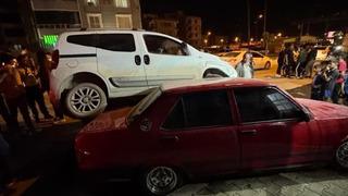 Hatay'da ilginç kaza! Satmak üzere olduğu park halindeki aracına hafif ticari araç çıktı, neye uğradığını şaşırdı