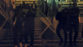 Kendilerini kamu görevlisi gibi tanıtıp 402 kişiyi dolandırdılar! 160 şüpheli yakalandı