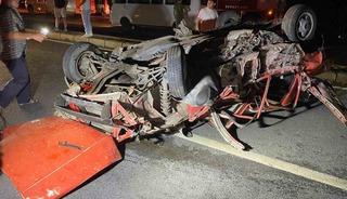 Tofaş otomobil kağıt gibi ezildi: 1 yaralı