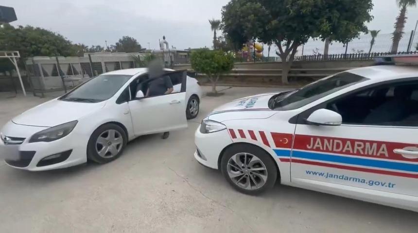 Ters şeritten gitti, sürücü belgesi alındı hastaneye sevk edildi