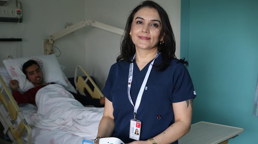 Sözün bittiği yerde türkü başlıyor! Sibel hemşire hastalara sesiyle şifa dağıtıyor: 12 Mayıs Dünya Hemşireler Günü kutlu olsun