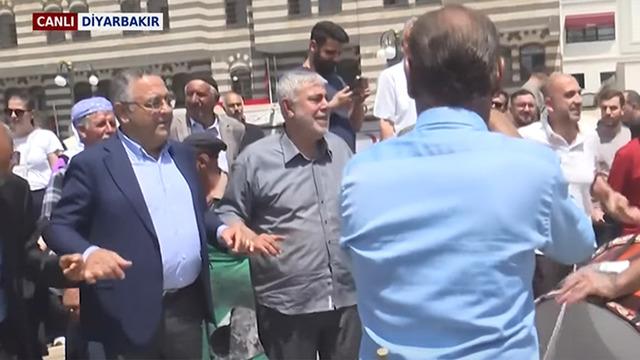 Sezgin Tanrıkulu'dan 'Terörsüz Türkiye' halayı! PKK'nın fesih kararı sonrası gündem olan anlar...