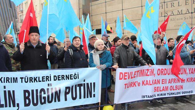 Rusya'nın İstanbul Başkonsolosluğu önünde siyah çelenkli protesto