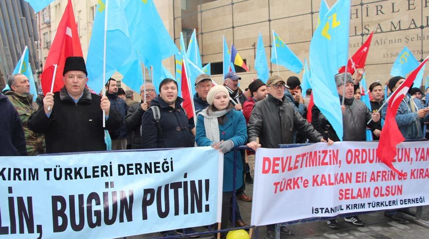 Rusya'nın İstanbul Başkonsolosluğu önünde siyah çelenkli protesto