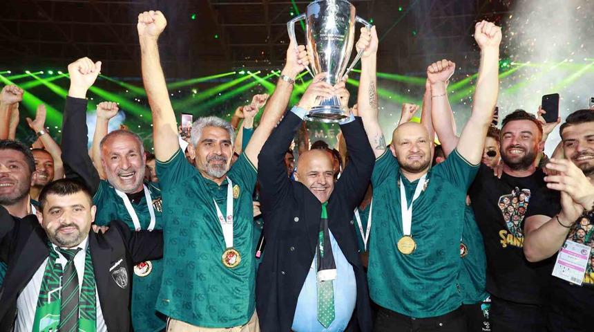 Kocaelispor, 38 maçın 21’ini kazanarak şampiyon oldu