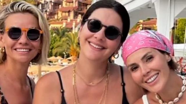 Bergüzar Korel'den Esra Erol'a doğum günü mesajı: Omzunda huzur ve güven duyduğum...