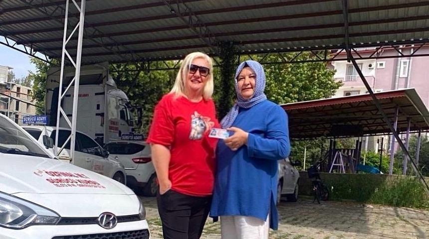 Azmiyle 56 yaşında ehliyeti aldı, herkese örnek oldu