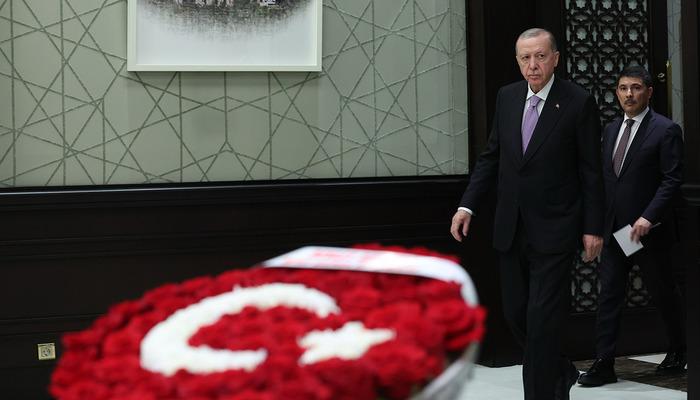 Bahçeli'den kabineye Türk Bayraklı çiçek!