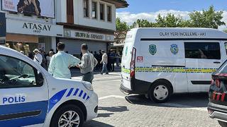 Uşak'ta kuyumcu dükkanına silahlı saldırı! 2 kişi yaralandı