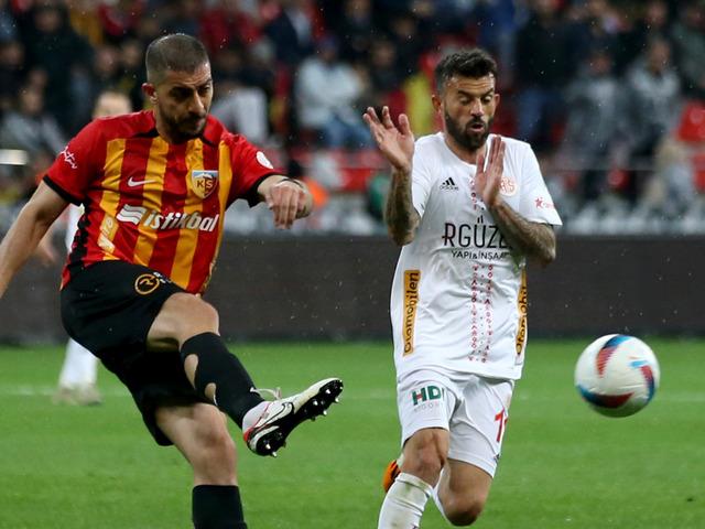 Kayserispor, Antalyaspor'u 3 golle devirdi, yenilmezlik serisini 7 maça çıkarttı